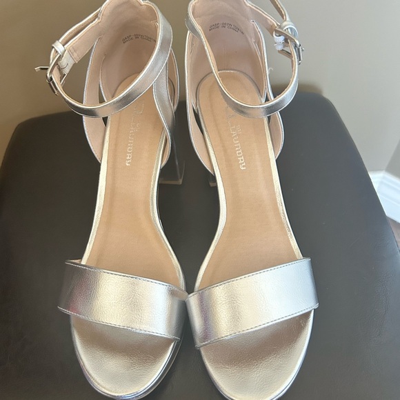 CL by Chinese Laundry Silver Heels - Picture 2 of 3